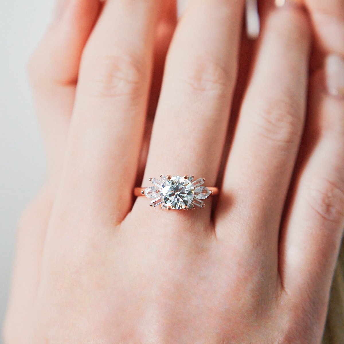 【801】First Snowfall Moissanite Ring - Queenou Jewelry