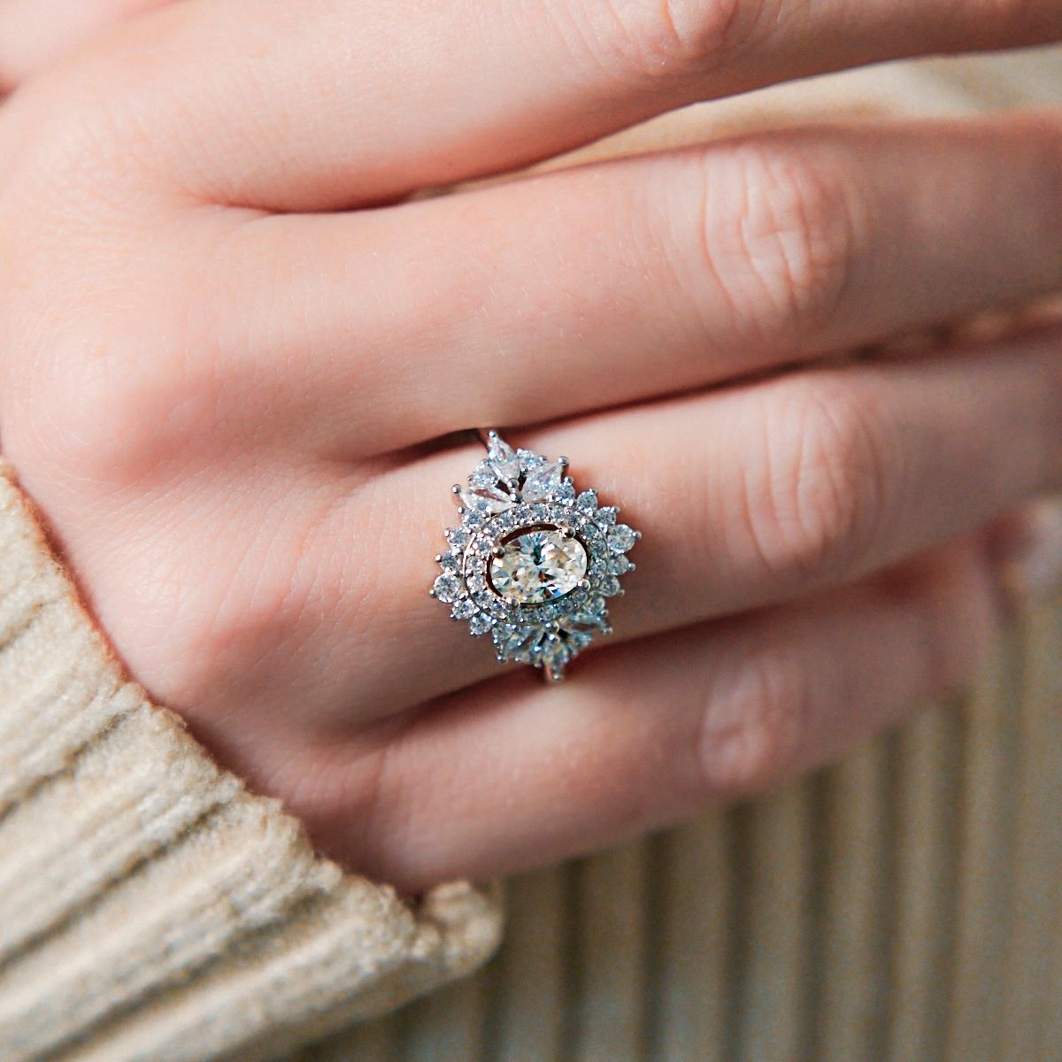 【805】Snowborne Majesty 1CT Moissanite Ring - Queenou Jewelry