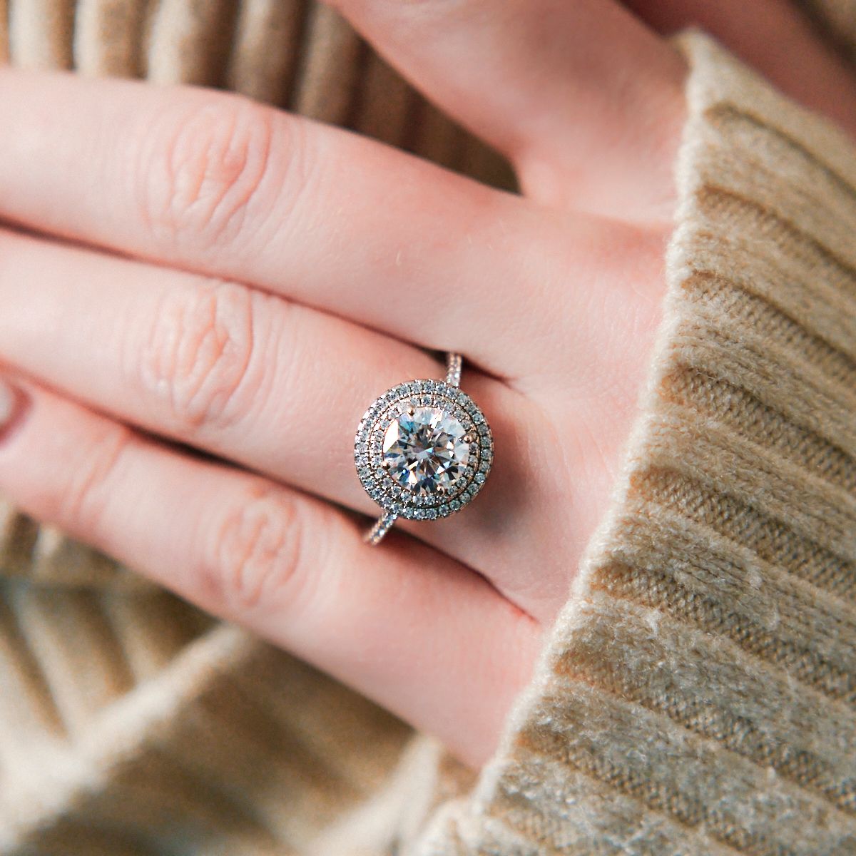 【808】Sunlit Winterland 2CT Moissanite Ring - Queenou Jewelry