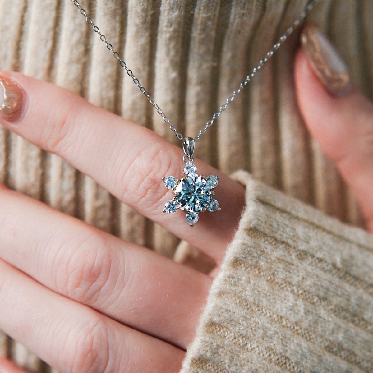 【811】Winter Triangle 2CT Moissanite Necklace - Queenou Jewelry